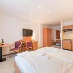 Koenigslinie Hotel 3*
