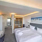 Koenigslinie Hotel 3*