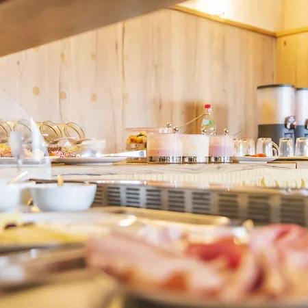 Koenigslinie فندق 3*