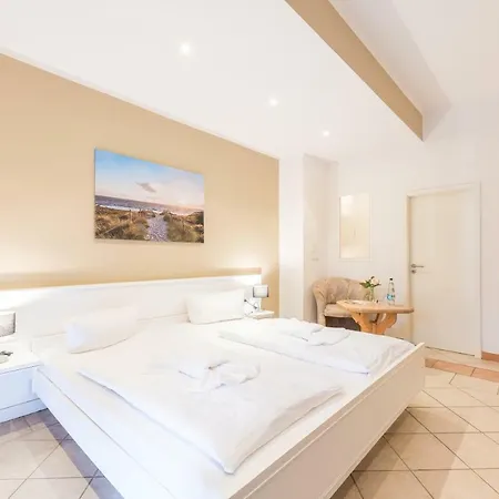 Koenigslinie Hotel 3*